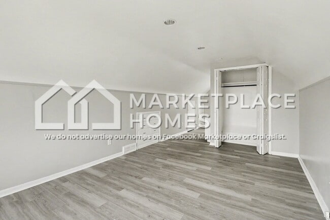 Building Photo - 16501 Fairmount Dr