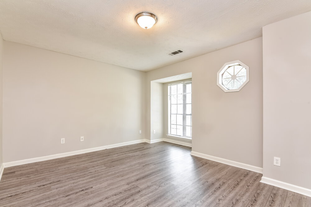 Building Photo - 4723 Old Highgate Entry