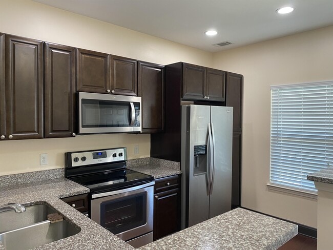 Building Photo - 157 Bella Way