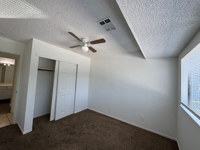 Building Photo - 1190 S Winery Ave