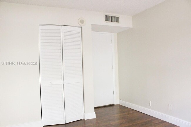 Building Photo - 17011 N Bay Rd