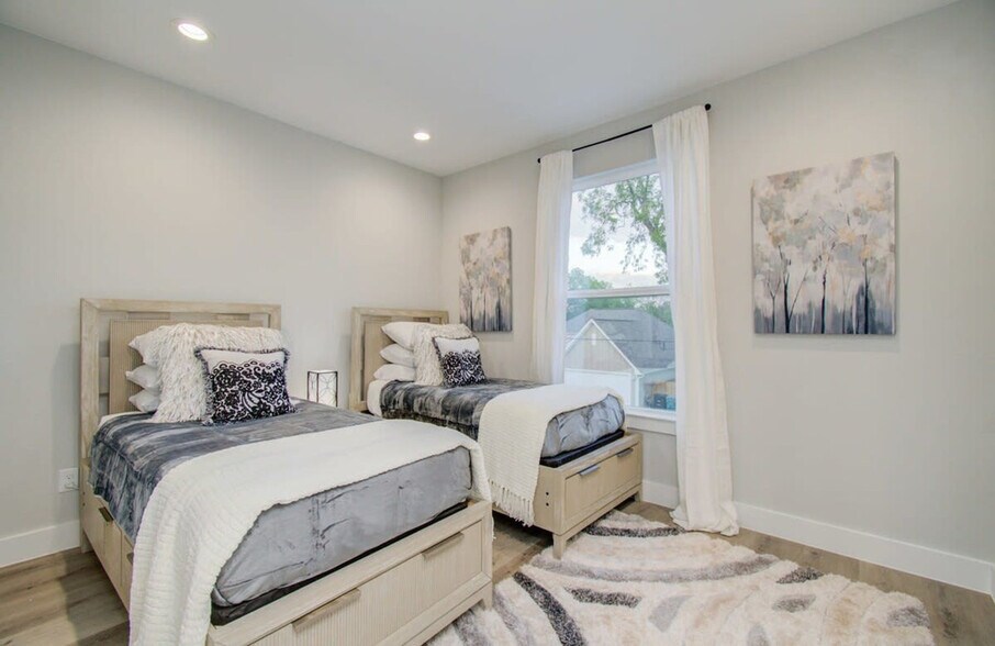 Building Photo - 5605 Mulvey St