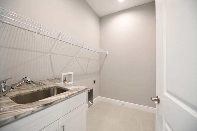 Building Photo - Your next home awaits!