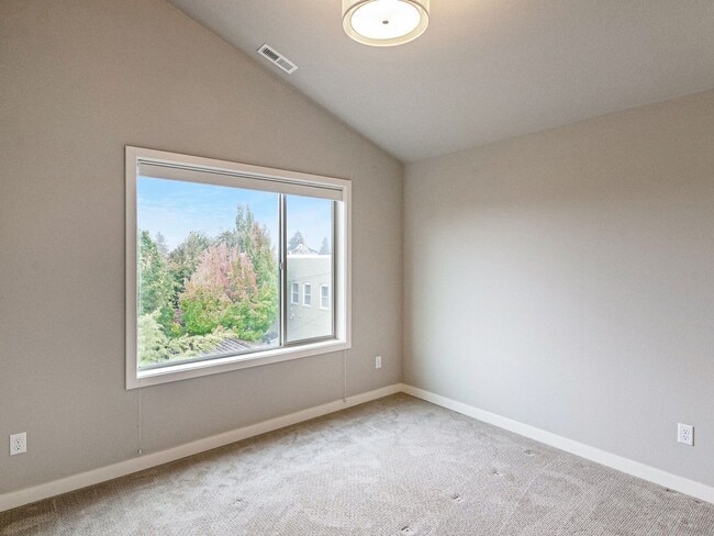 Building Photo - 953 N Skidmore St