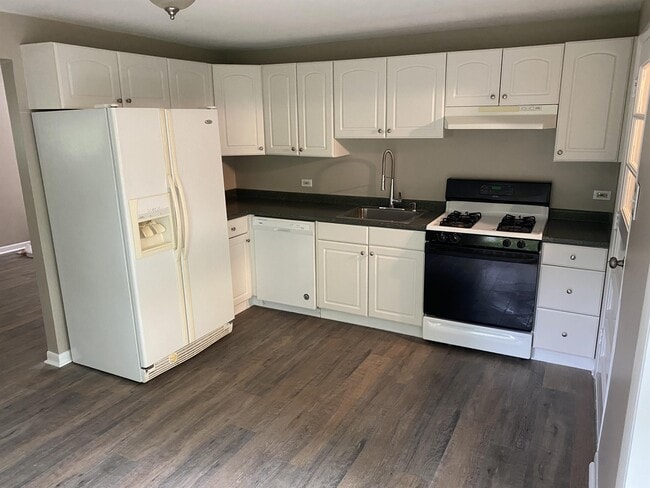 Building Photo - 109 Palisades Ln