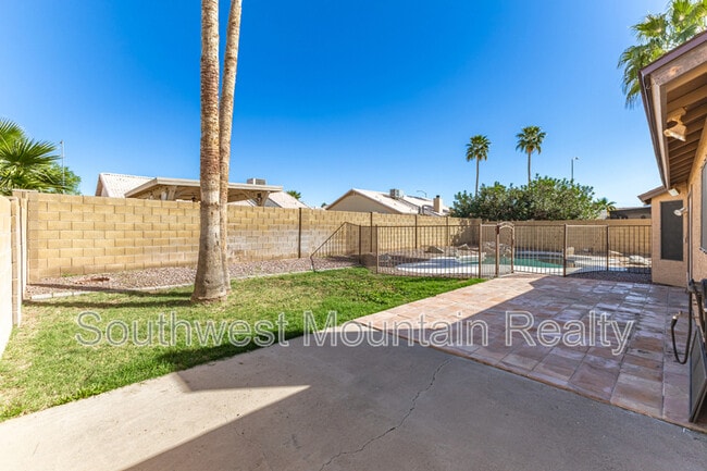 Building Photo - 5526 E Forge Ave