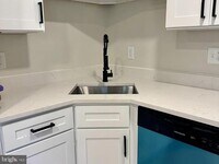 Building Photo - 2218 Jensen Pl