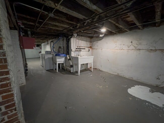 Building Photo - 2038 Wallace St