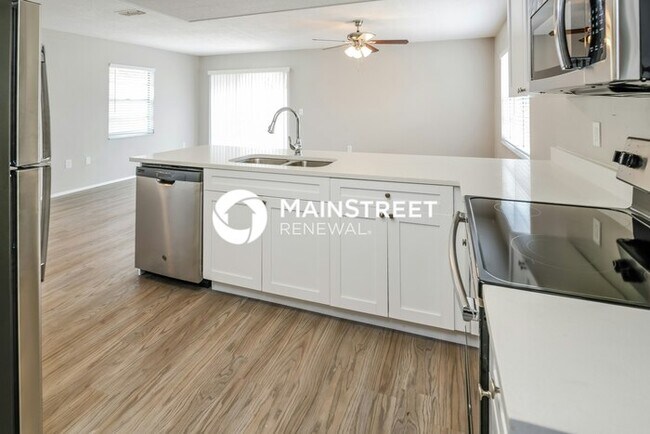 Building Photo - 3 Bedroom Pet-Friendly Home in Spring Hill, FL with Main Street Renewal