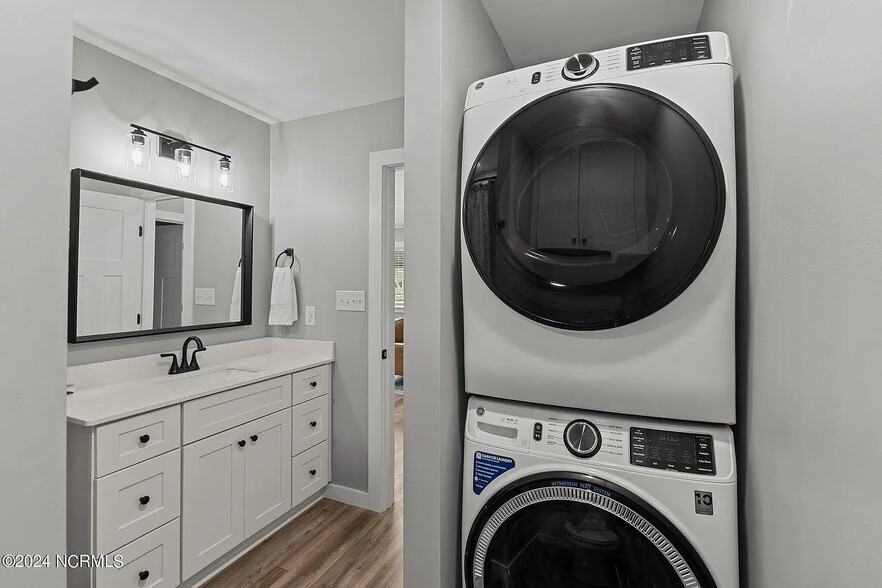 Building Photo - 148 Long Pond Lp