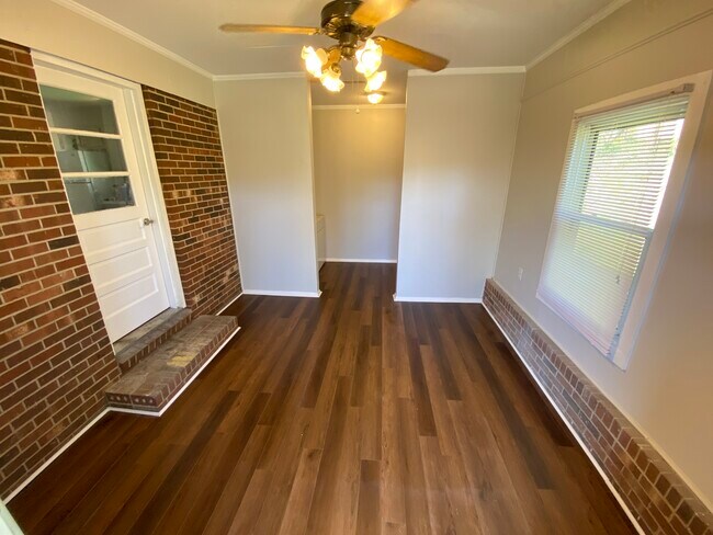 Bonus Room - 355 Badgett Ave