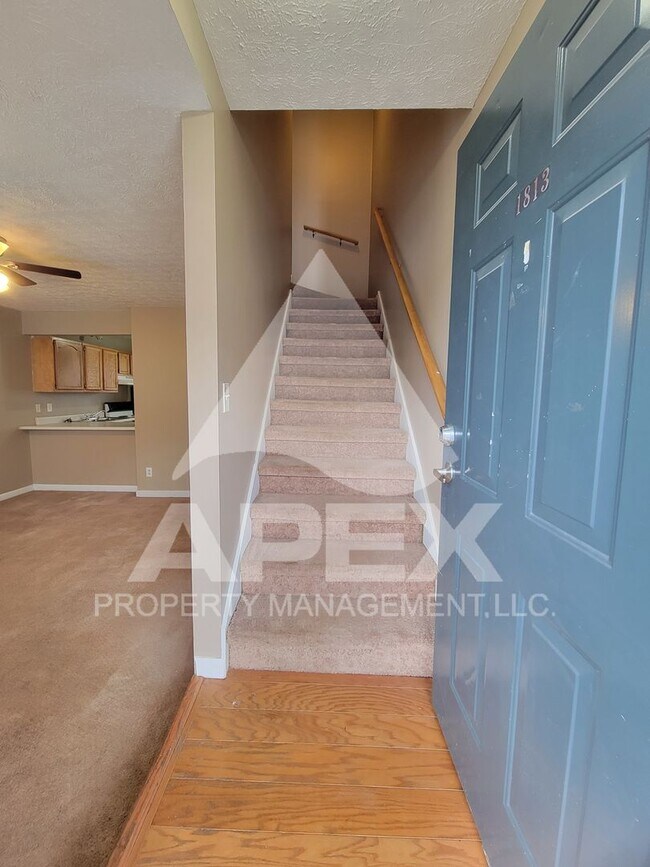 Building Photo - MOVE-IN SPECIAL,NO RENT TIL JUNE 1ST! - Nice 2 Bd | 1.5 Ba Townhouse in West Knox Condo Community!