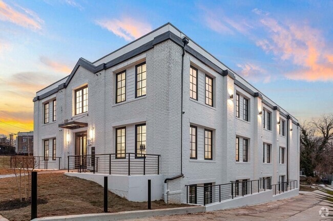 Building Photo - The Santmyers