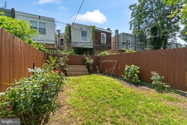 Building Photo - 426 Winona St
