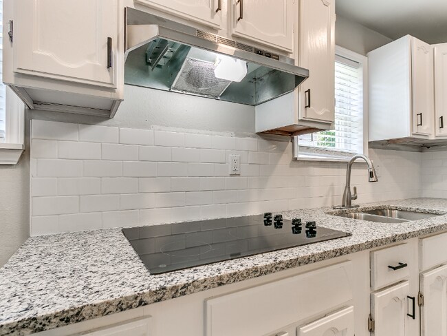 Building Photo - 4410 N Blackwelder Ave