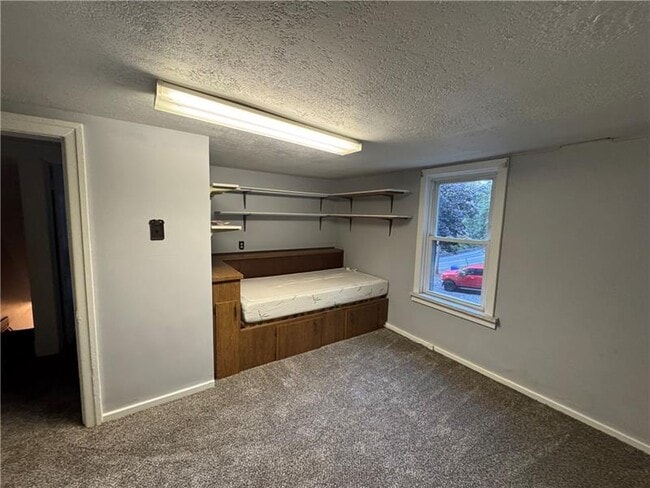 Building Photo - 576 Glenfield Rd