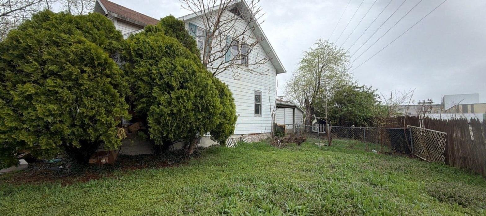 Building Photo - 805 S Hickory St