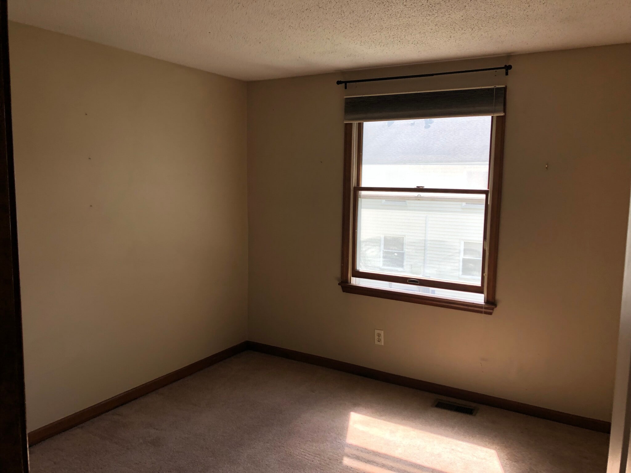 Building Photo - 4615 Chestnut Ridge Rd