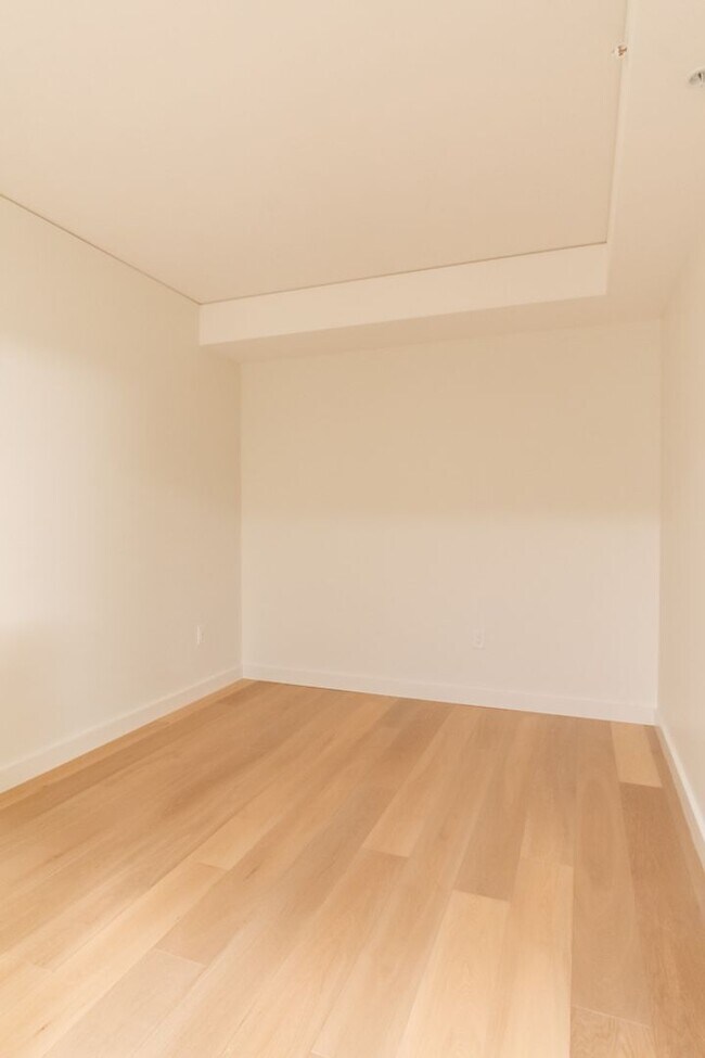Building Photo - 2bd/1ba Seattle Condo