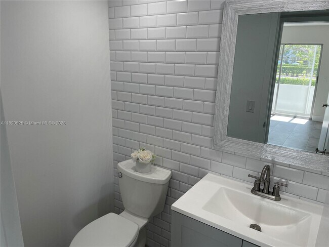 Building Photo - 136 Brighton D