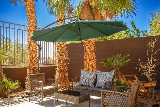 Building Photo - 2589 Chateau Clermont St