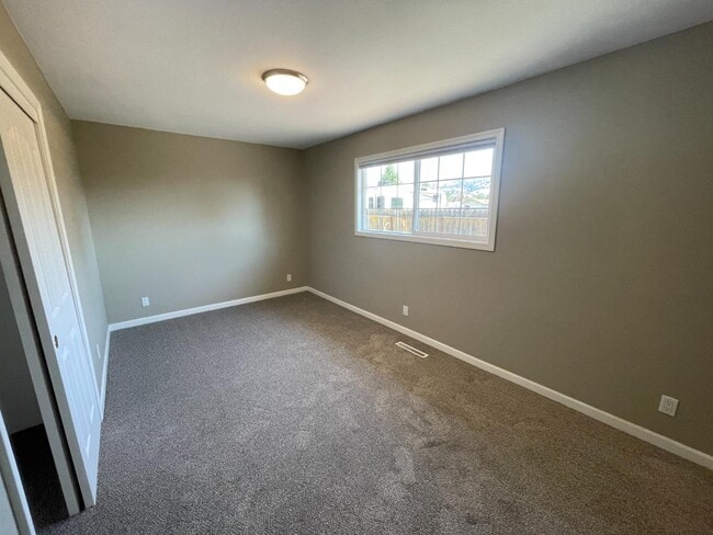 Building Photo - 1570 Camille Ct