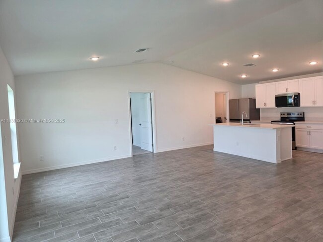 Building Photo - 2809 NW 22nd Ave