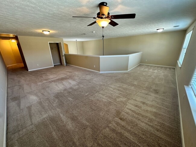 Building Photo - Towne House Living in the Center of the Ci...