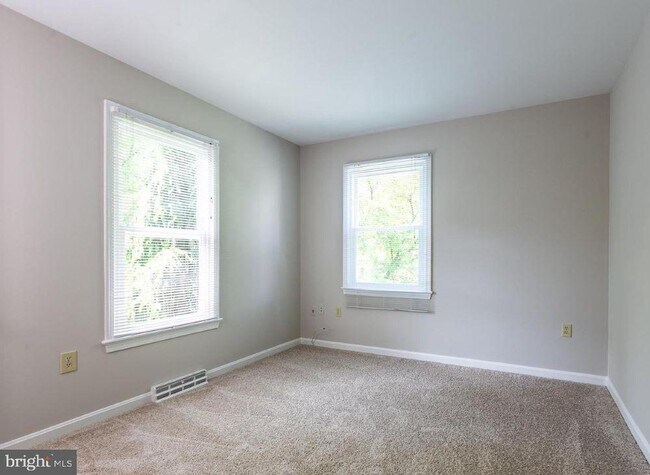 Building Photo - 12489 Sweet Leaf Terrace