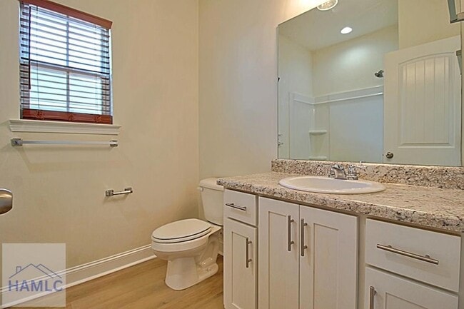 Building Photo - 302 Mcclelland Lp NE