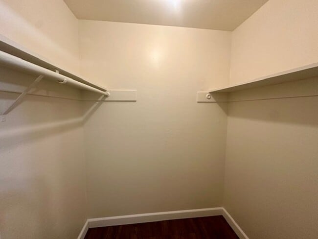 Building Photo - Beautiful Move-In Ready Two Bedroom Two Ba...