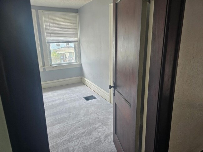 Building Photo - 890 Linwood Ave