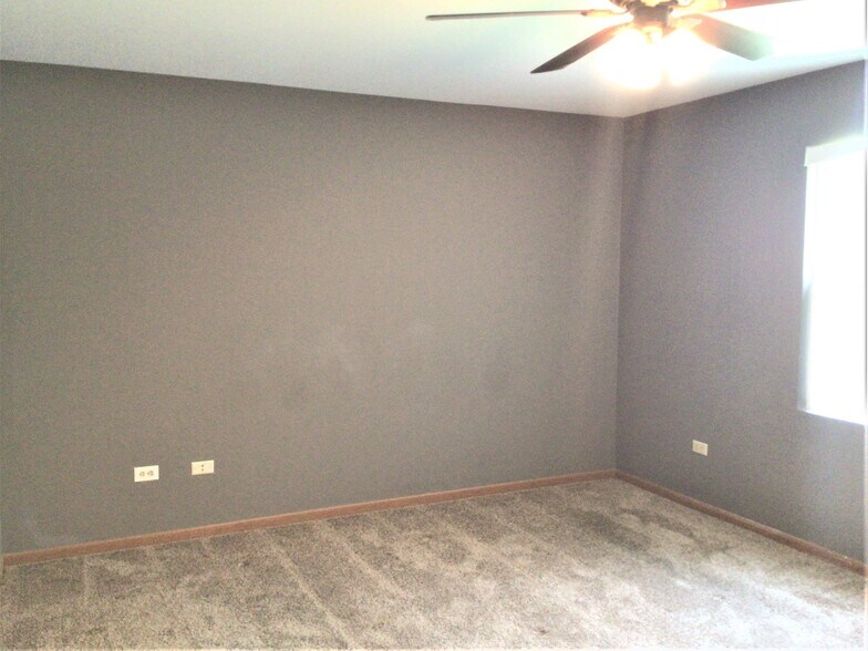 Building Photo - 898 Cottonwood Dr