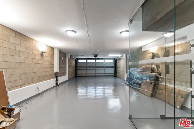 Building Photo - 6615 Melrose Ave