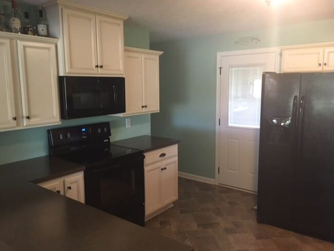 Building Photo - Single Family 3 BR, 2 Bath Rental House in...