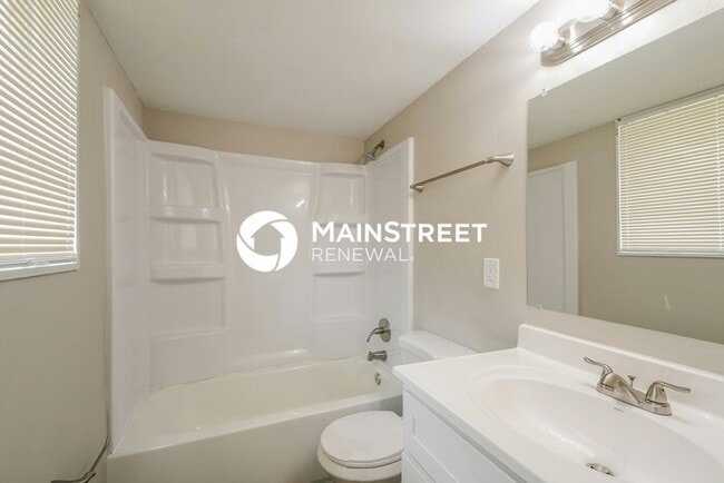 Building Photo - 3 Bedroom Pet-Friendly Home in St. Louis, MO with Main Street Renewal