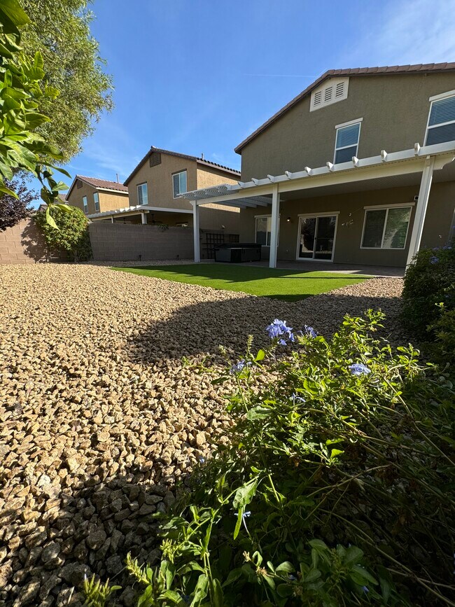 Building Photo - 4466 Zara Point Ave