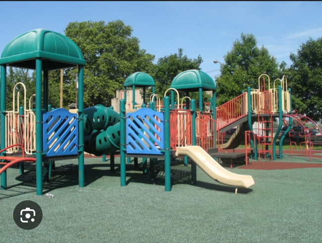 Building Photo - 84 W 14th St