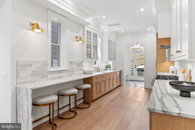 Building Photo - 2460 Ontario Rd NW