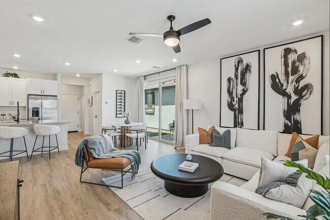 Building Photo - 3411 N Val Vista Dr