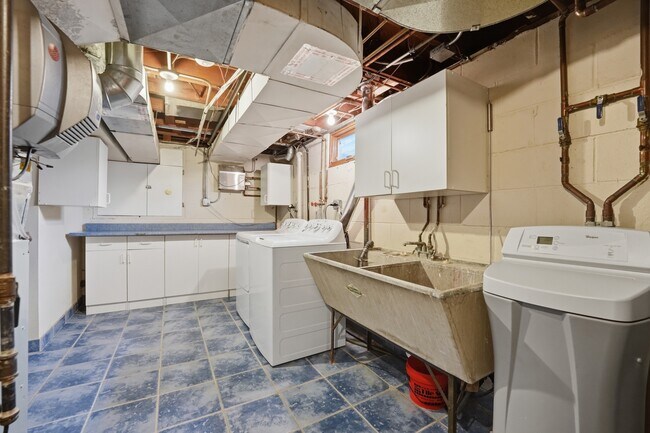 Building Photo - 29 Brookdale Ln