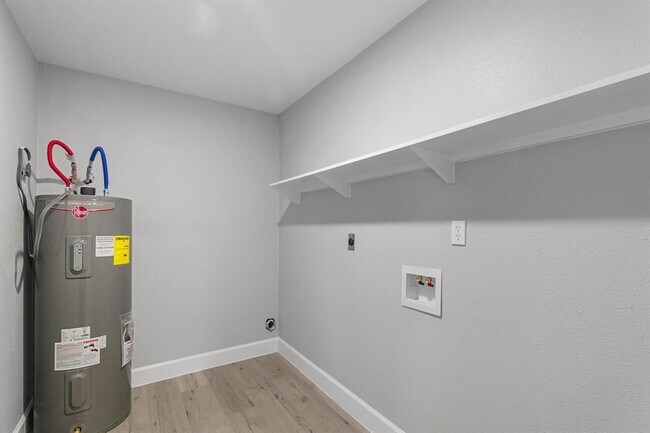 Building Photo - 5429 De Lange Ln