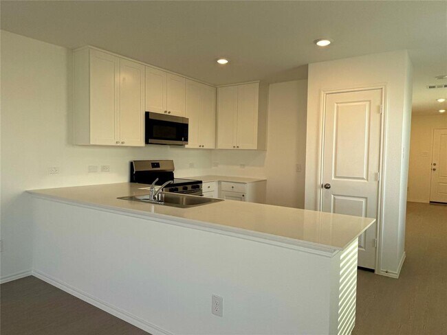 Building Photo - 242 Kings Row Ln