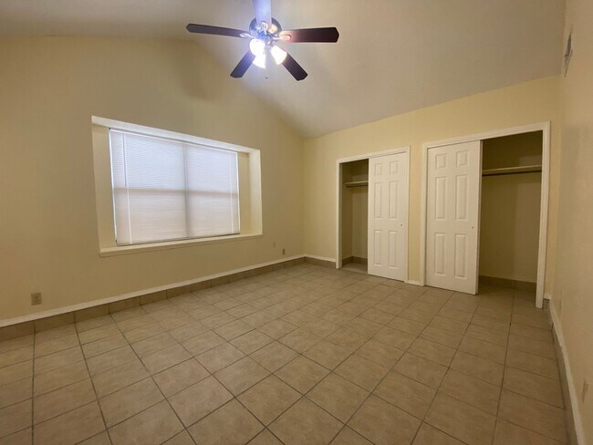 Building Photo - EASTSIDE HOME FOR RENT