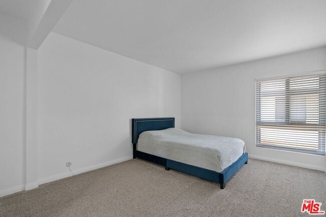 Building Photo - 5255 Coldwater Canyon Ave