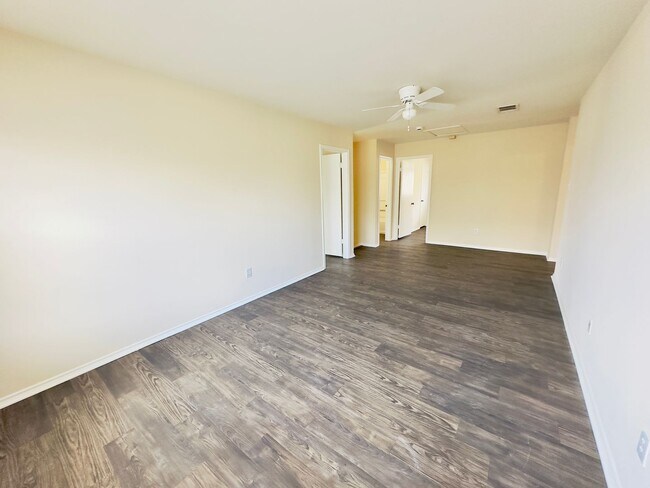Building Photo - Spacious 4-Bedroom Home in Westwood – Lean...