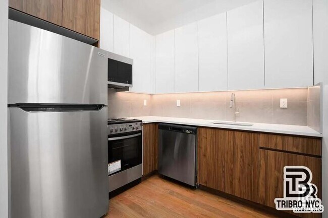 Building Photo - 20 bedroom in Brooklyn NY 11206