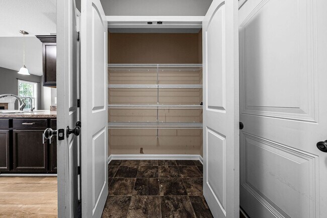 Building Photo - Pet Friendly Three Bedroom!