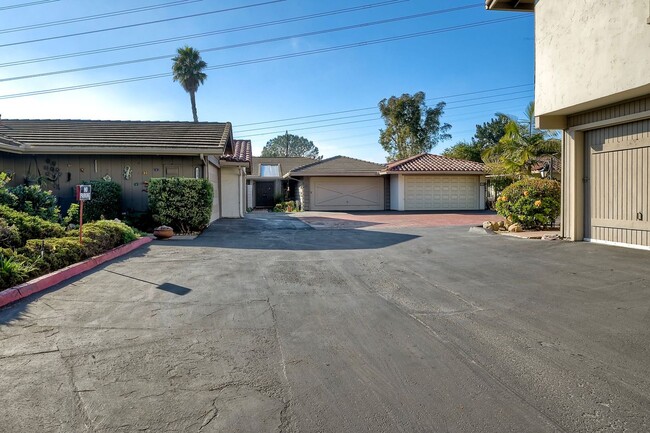 Building Photo - Beautifully remodeled single-story home in the heart of Solana Beach!