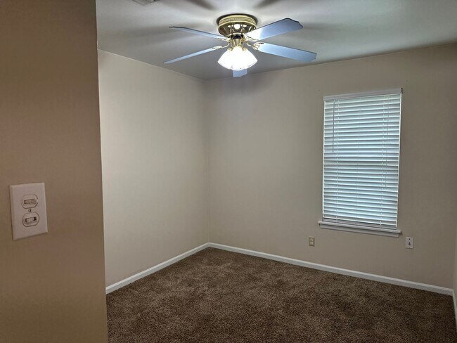 Building Photo - Contact Peggy Goodman 501 676 1758